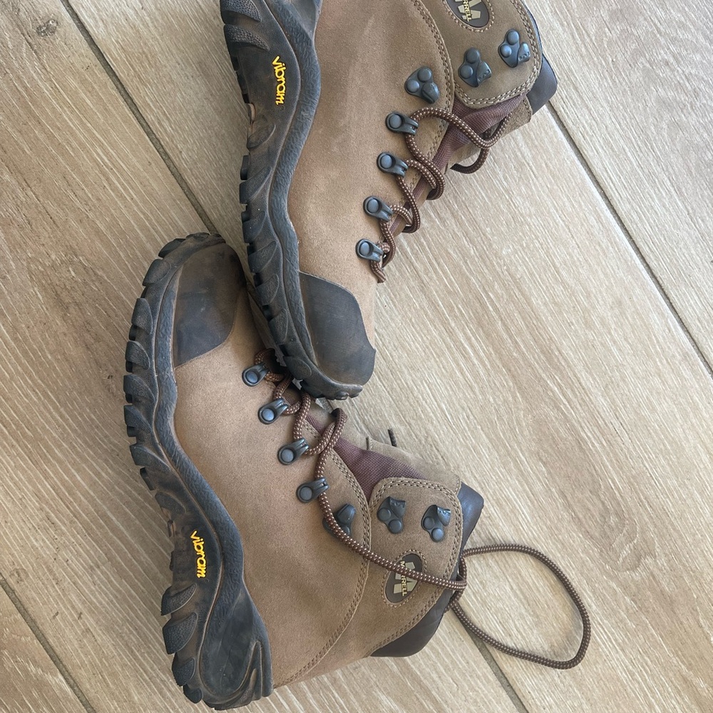 Merrel women's brown hiking Boots - Picture 3 of 8